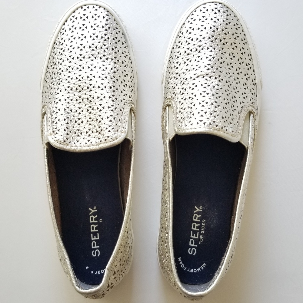 SPERRY PLATINUM PERFORATED SLIP ONS